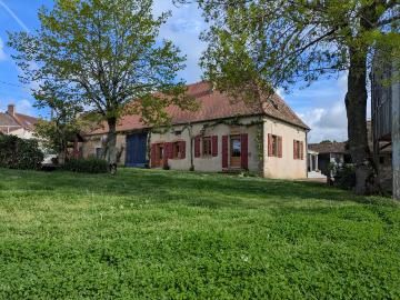 Jolie propriété de 4 chambres au potentiel énorme, avec vue. 118m² Brigueil le Chantre