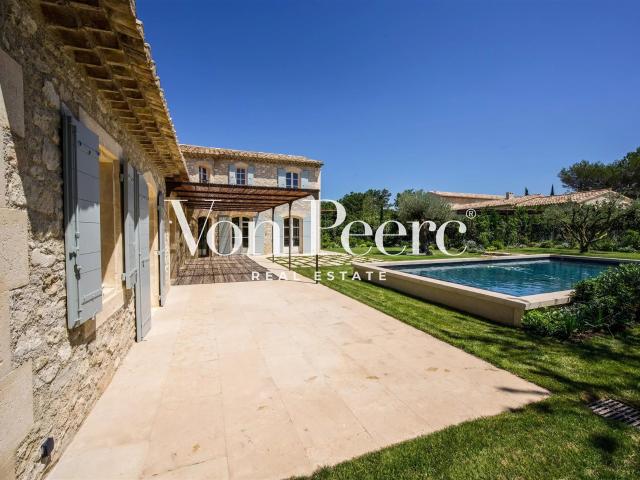 Jolie Propriete De Village A Vendre A Eygalieres 243m² Eygalières