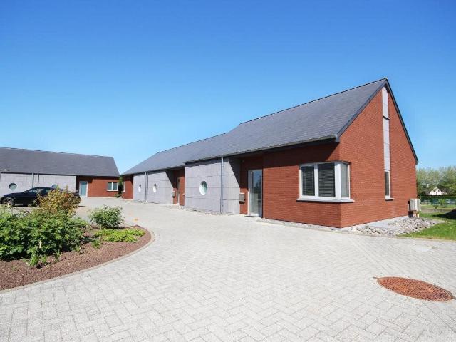 Jolies et agréables maisons 2 et 3 façades adaptées pour personn
