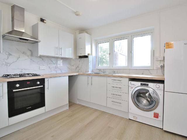 Jordans Close, Isleworth TW7, 2 bed flat to rent, £1,995 pcm | PrimeLocation