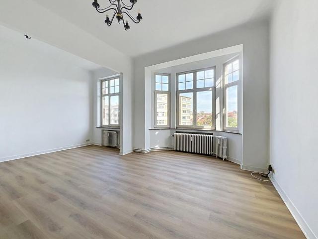 Josaphat Park Bright 1 bedroom apartment
