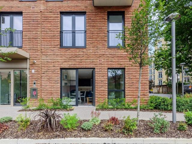 Joseph Huntley Walk, Reading, RG1 2 bed apartment to rent £2,150 pcm £496 pw