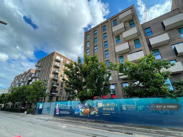 Joseph Huntley Walk, Reading, RG1 2 bed flat to rent £1,750 pcm £404 pw