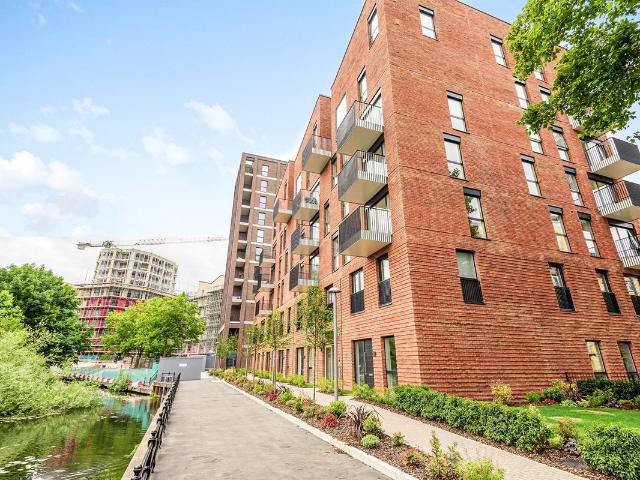 Joseph Huntley Walk, Reading RG1, 2 bed flat to rent, £1,900 pcm | PrimeLocation