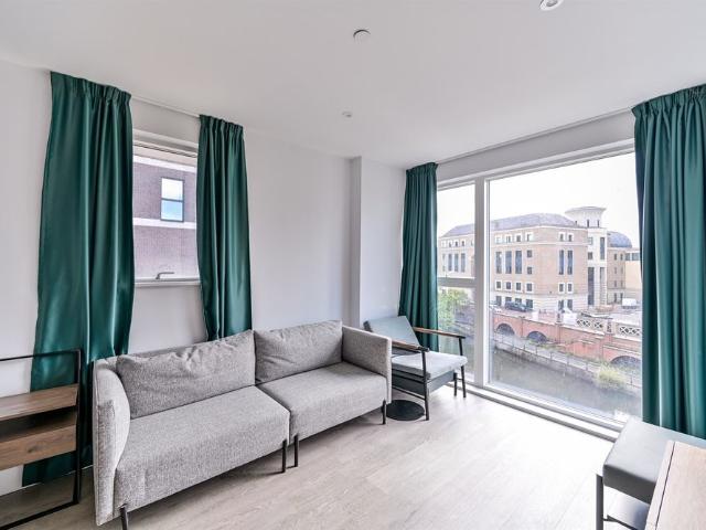 Joseph Huntley Walk, Reading, RG1 3GW