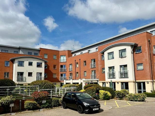 Josiah Drive, Ickenham, UB10 1 bed flat to rent £1,650 pcm £381 pw