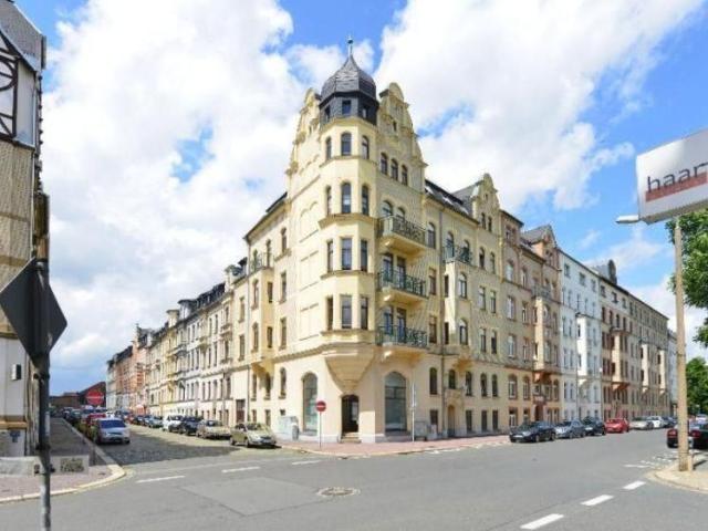 Jößnitzer Str. 141, Wohnung 13 ~~~ Balkon, Tageslichtbad mit Wanne und Dusche, Abstellraum im Treppenhaus