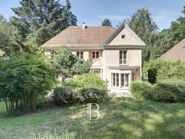 Jouy en Josas – Maison d’architecte de 350 m² – 5 chambres – Parc paysager avec piscine