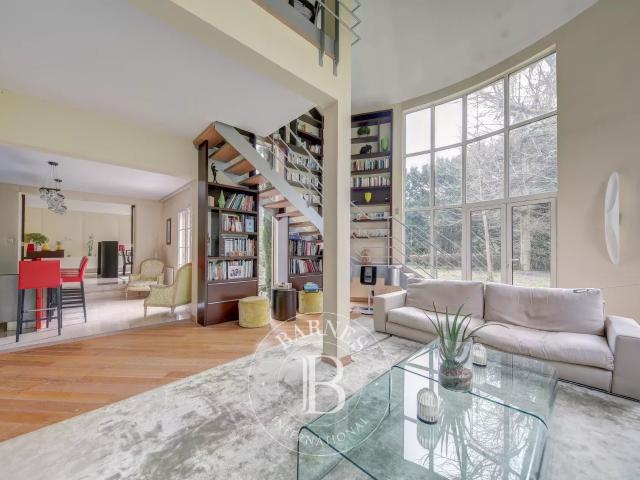 Jouy en Josas – Secteur recherché – Maison contemporaine d’environ 330 m² – 4/5 chambres