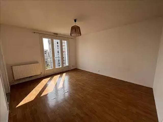 Joué lès Tours 37300 Location appartement 2 pièces t2 au dernier étage parking