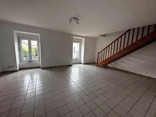 Joyeuse 07260 Location appartement 4 pièces t4 au dernier étage balcon