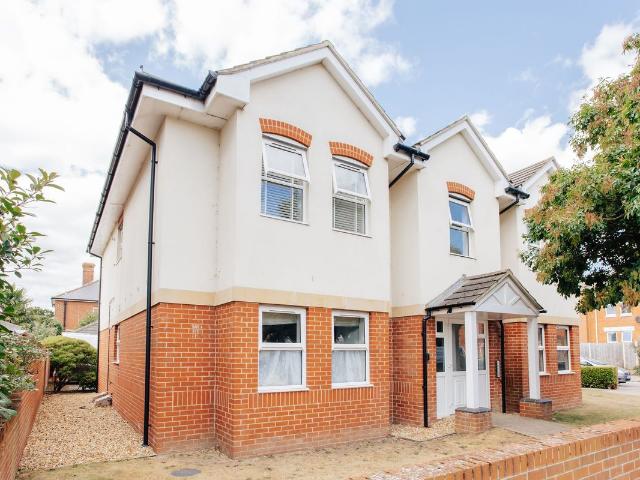 Jumpers Avenue, Christchurch BH23, 2 bed flat to rent, £1,200 pcm | PrimeLocation