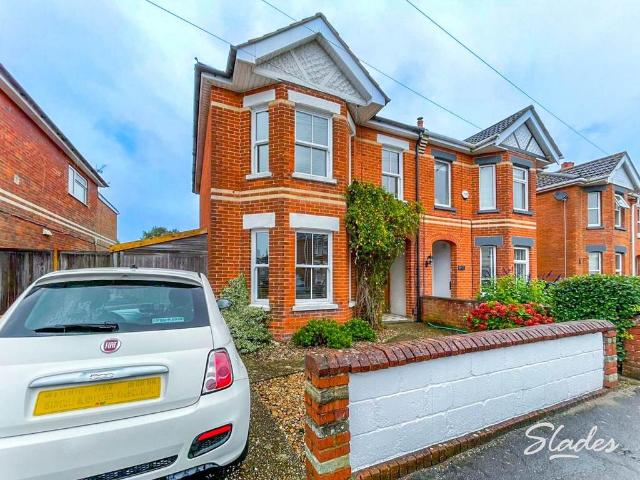 Jumpers Avenue, Christchurch, Dorset 5 bed semi detached house to rent £2,450 pcm £565 pw