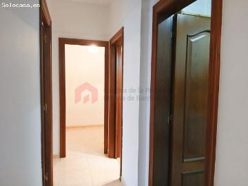Junto al Parque Güell, piso de 91 m2 con 3 habitaciones 1 baño, para entrar a vivir