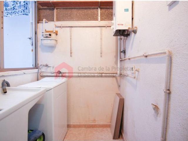 Junto al Parque Güell, piso de 91 m2 con 3 habitaciones 1 baño, para entrar a vivir
