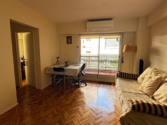 Juncal al 1600, Argentina
