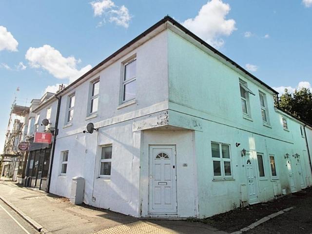 Junction Road, Burgess Hill, RH15 1 bed flat to rent £895 pcm £207 pw