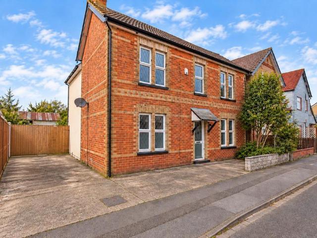 Junction Road, Bournemouth BH9 6 bed detached house to rent £3,750 pcm £865 pw