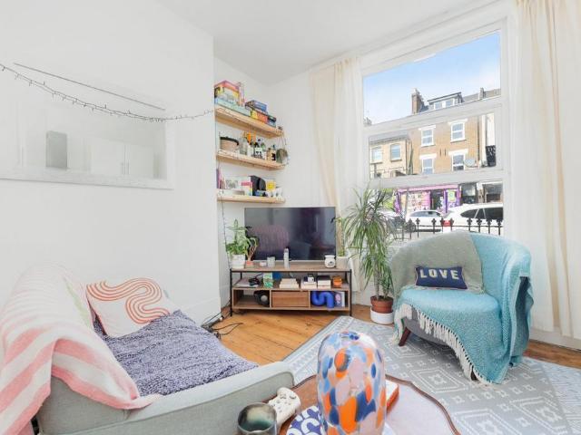 Junction Road, Tufnell Park, London, N19 1 bed flat to rent £2,000 pcm £462 pw