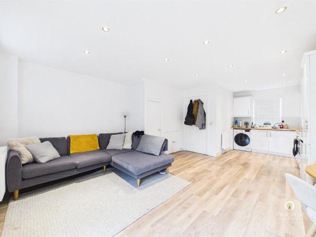 June Courtyard, The Staithes NE8 2 bed terraced house to rent £1,100 pcm £254 pw