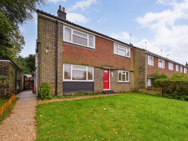June Lane, Midhurst 2 bed apartment to rent £1,200 pcm £277 pw