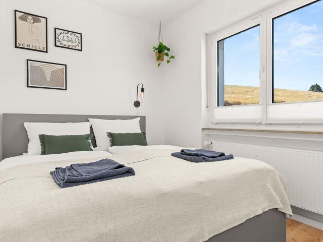 Junes *New* with balcony, BBQ, PS5, bike cellar