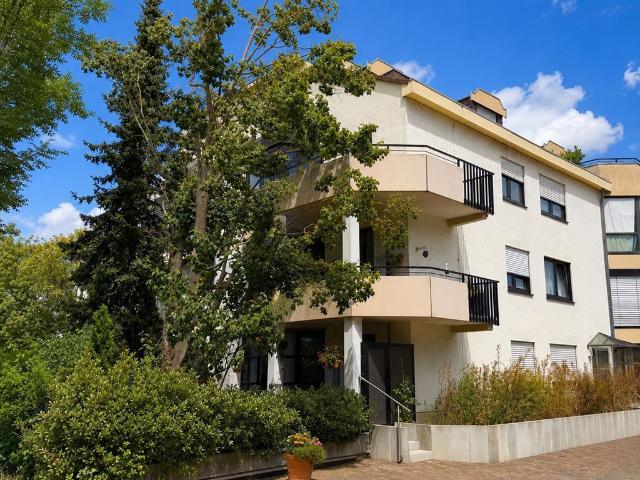 Jung & Kern Immobilien 3 Zimmer Wohnung mit Südwest Balkon, Aufzug und Tiefgaragenstellplatz