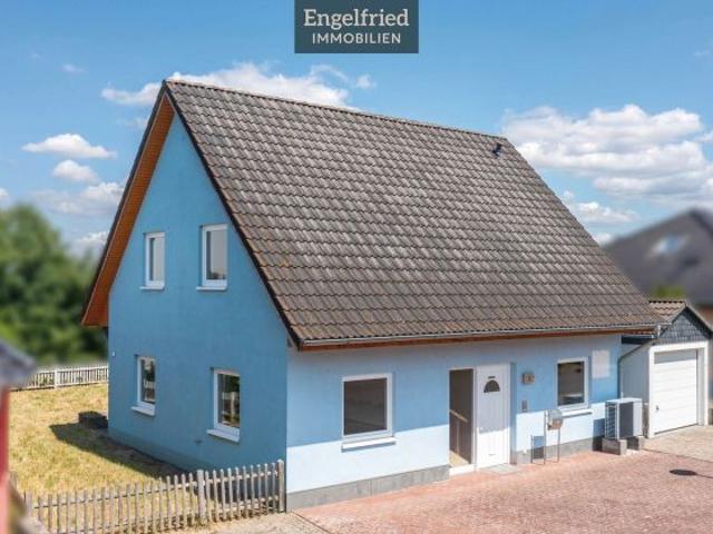 Junges, energieeffizientes Wohnhaus auf pflegeleichtem Grundstück in ruhiger Sackgasse