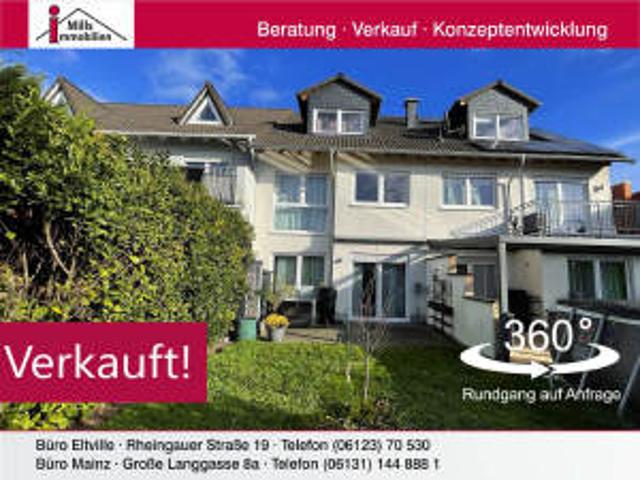 Junges Einfamilienhaus mit Terrasse und sonnigem Garten