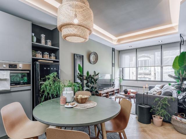 Jungle Inspired 1 Bedroom Apartment in Almagro with Designer Furniture and Workspace, Madrid Amsterdam Apartments for Rent