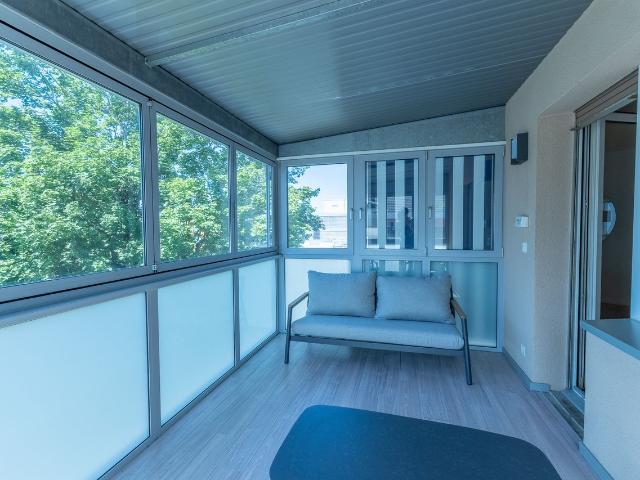 Jungstay: Fully furnished & spacious 4 room maisonette apartment with winter garden and parking space in Allschwil, Allschwil Amsterdam Apartments for Rent