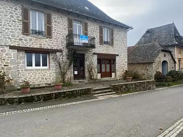 Junhac 15120 Achat / Vente maison 7 pièces t7 jardin terrasse