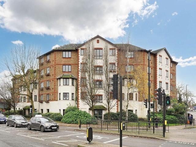 Juniper Court, Hounslow, TW3 2 bed flat to rent £1,850 pcm £427 pw