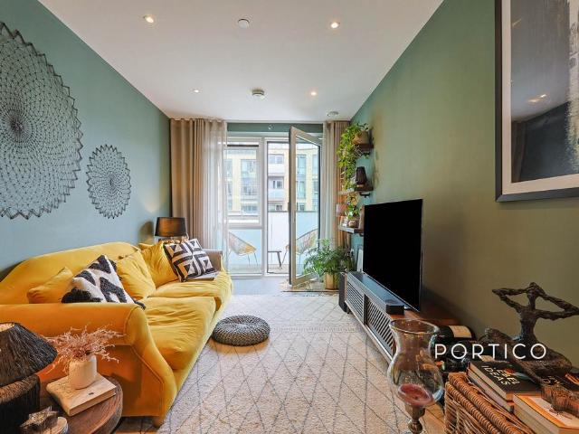 Juniper Drive, London, SW18 1 bed flat to rent £2,450 pcm £565 pw