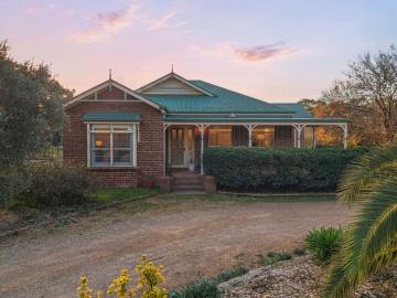 Junortoun Equestrian Dream Stunning Home on 6 Acres