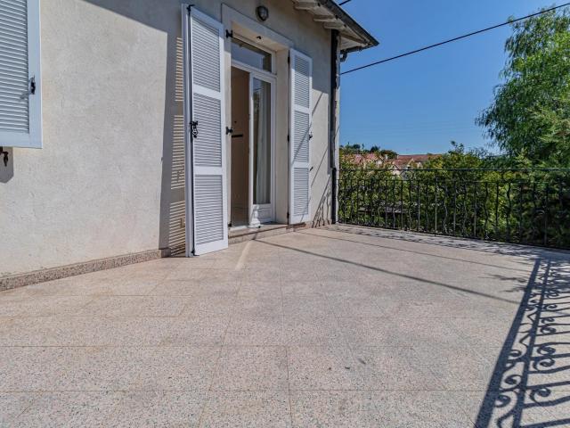 Juan les pins, maison avec 3 appartements loués, 3 terrasses. 209m² Juan les Pins