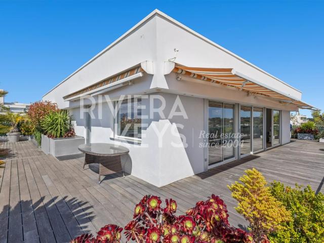 JUAN LES PINS Cap d’Antibes: Penthouse d’exception, toit t. 119m² Antibes