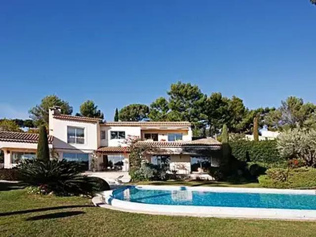 Juan les Pins 06160 Location maison 8 pièces t8 piscine