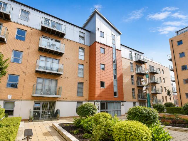 Jubilee Court, London, E18 1 bed flat to rent £1,700 pcm £392 pw