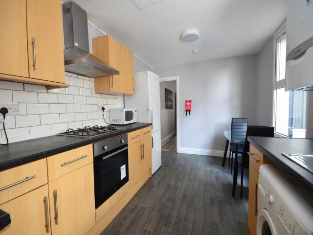 Jubilee Drive, Kensington Fields. 5 bed house share to rent £2,925 pcm £675 pw