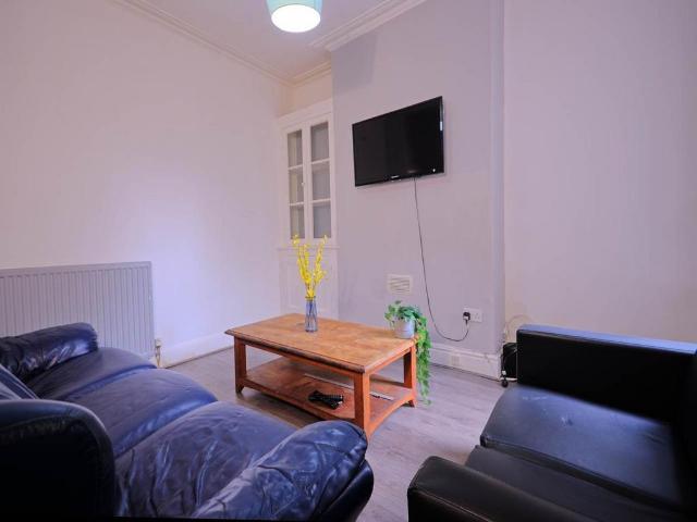 Jubilee Drive, Kensington Fields. 5 bed house share to rent £2,383 pcm £550 pw