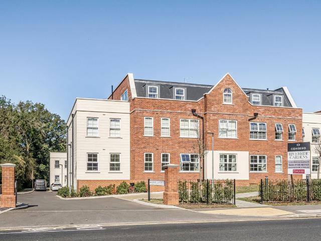 Jubilee Gardens, Weybridge, Surrey KT13, 2 bed flat to rent, £2,200 pcm | PrimeLocation