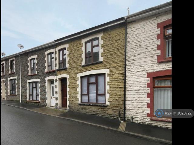 Jubilee Road, New Tredegar, NP24 3 bed terraced house to rent £795 pcm £183 pw