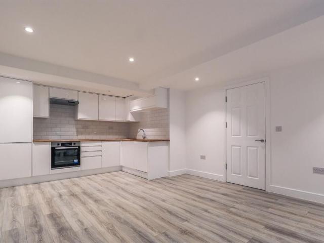 Jubilee Street, Whitechapel E1, 4 bed flat to rent, £3,800 pcm | PrimeLocation