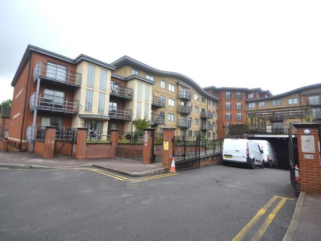 Jubilee Square, Reading RG1, 2 bed flat to rent, £1,600 pcm | PrimeLocation