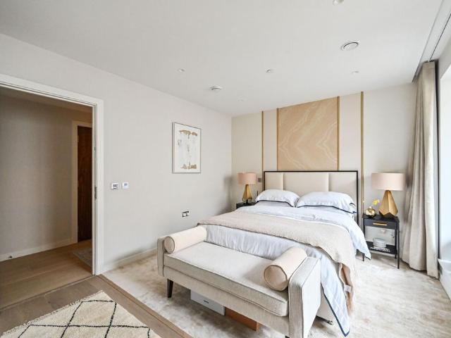 Jubilee Walk, Holborn, LONDON, WC1X 2 bed flat to rent £6,998 pcm £1,615 pw