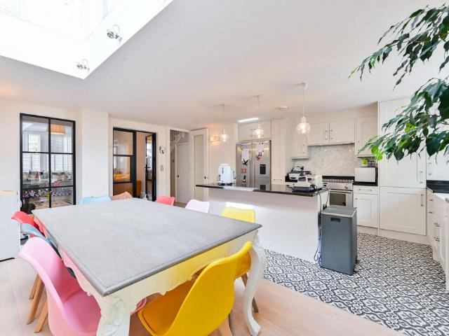 Juer Street, Battersea, London, SW11 4 bed semi detached house to rent £8,498 pcm £1,961 pw