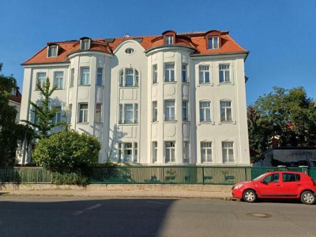 Jugendstil Villa – edel saniert! Erstbezug! + Parkplatz m. Ladesäule + Wintergarten + große Küche + EBK möglich+ Stellplatz + hochwertige Ausstattung + gepflegtes MFH