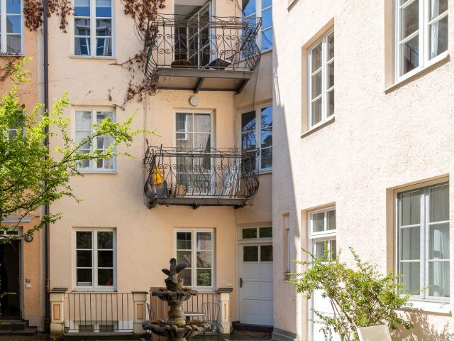 Jugendstiljuwel in Bestlage Maxvorstadt: 4 Zi. Maisonettewhg. RGB im DG mit Balkon & Dachterrasse