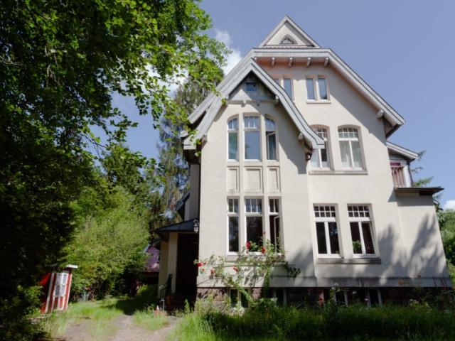Jugenstilwohnung mit Garten